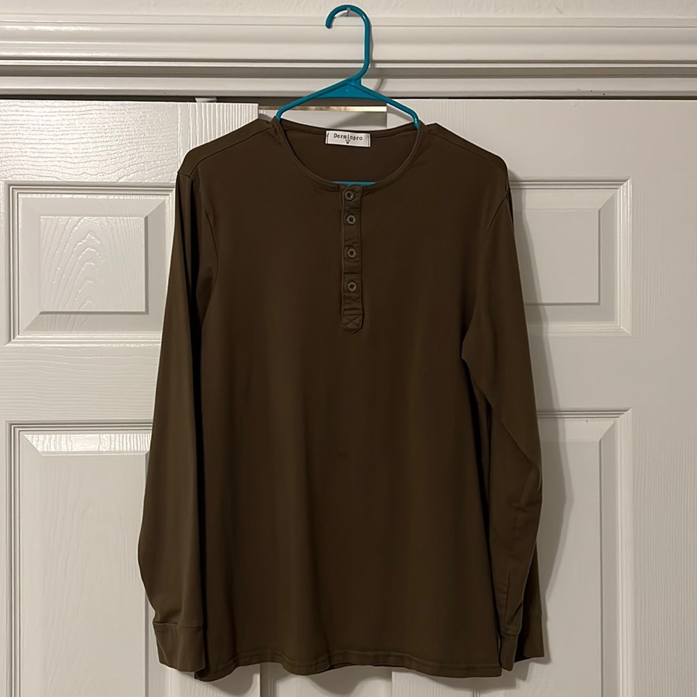 Long-sleeve green henley